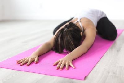 Welche Yoga-Übungen helfen bei Rückenschmerzen?